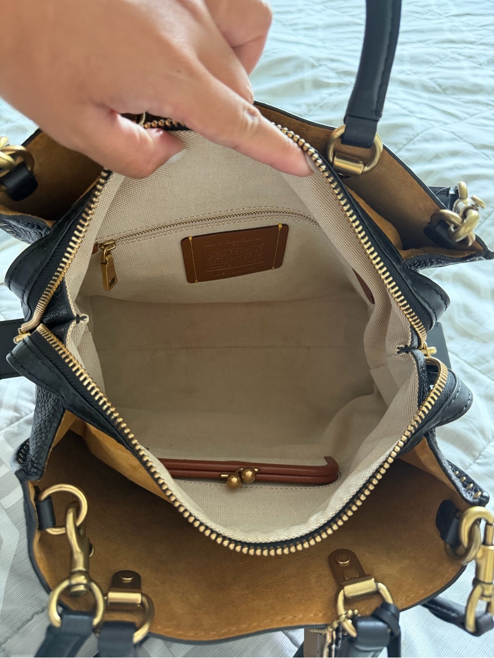 COACH Rogue 30/31 with rivets - Picture 9 of 11